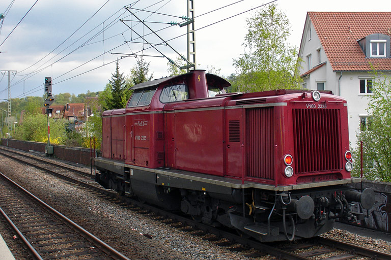 V100 2335 bei km 16,8 (April 2009)