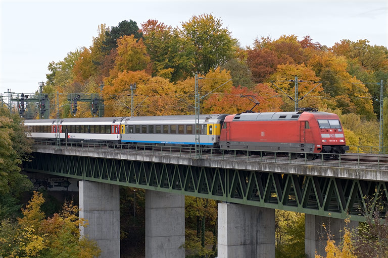 101 118 mit IC 280 bei km 14,6 (Oktober 2010)