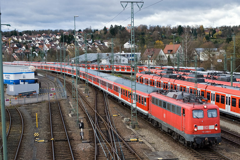 110 200 mit Dz 2600 bei km 16,0 (November 2010)