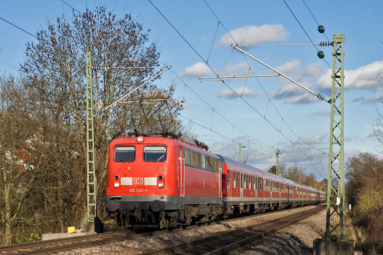 110 200 mit Dz 2601 bei km 12,8 (November 2010)