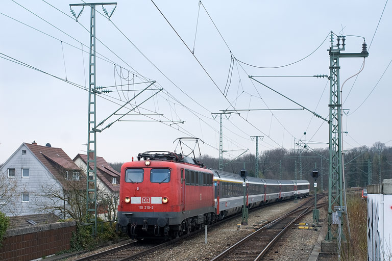 110 210 mit IC 186 bei km 16,8 (April 2010)
