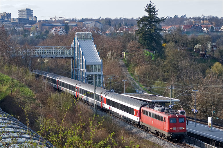 110 210 mit IC 283 bei km 14,2 (April 2010)