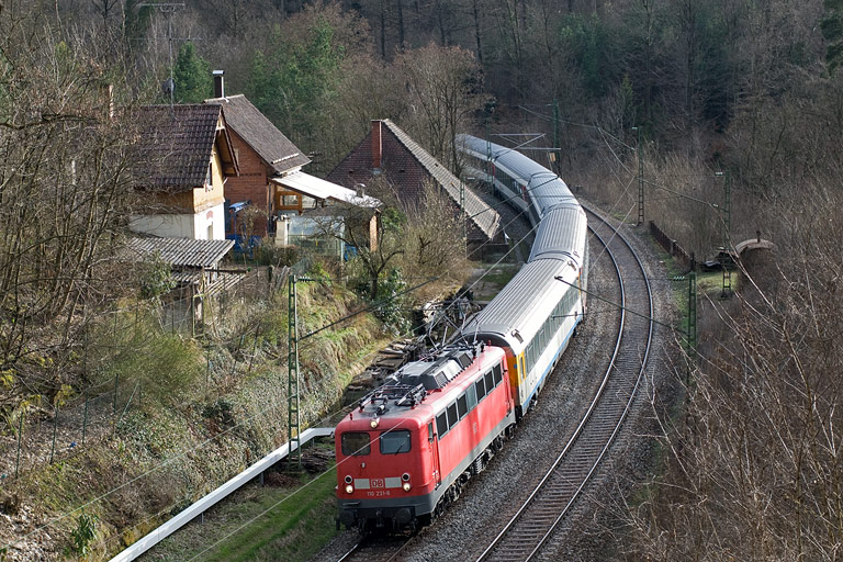 110 231 mit IC 184 bei km 11,0 (April 2010)