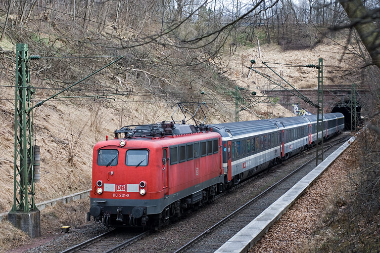 110 231 mit IC 185 bei km 18,0 (April 2010)