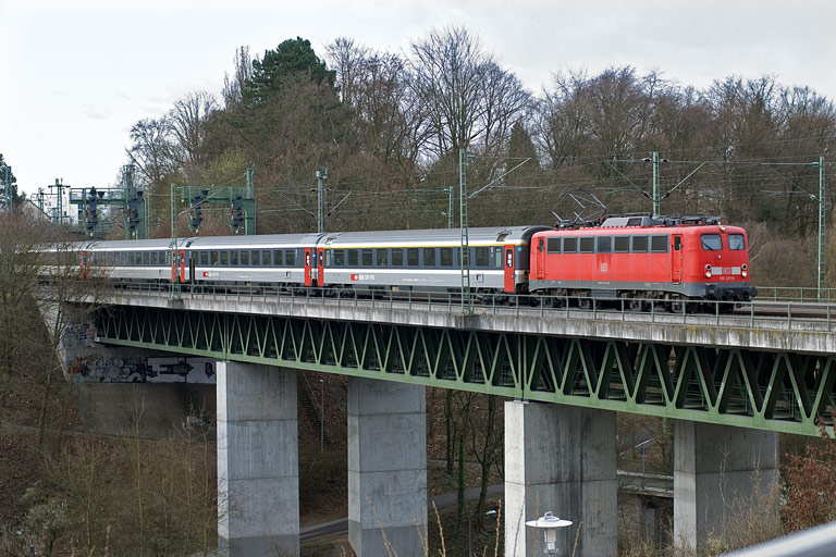 110 231 mit IC 284 bei km 14,6 (April 2010)