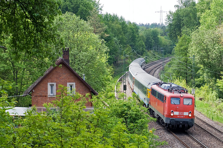 110 236 mit IC 280 bei km 19,2 (Mai 2010)