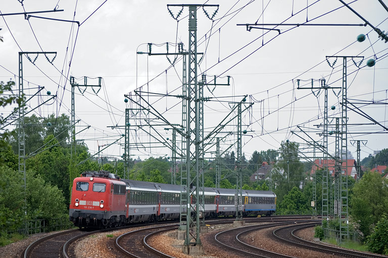 110 236 mit IC 281 bei km 16,6 (Mai 2010)