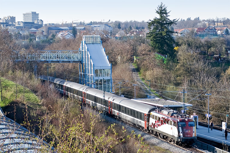 110 329 mit IC 283 bei km 14,2 (April 2010)