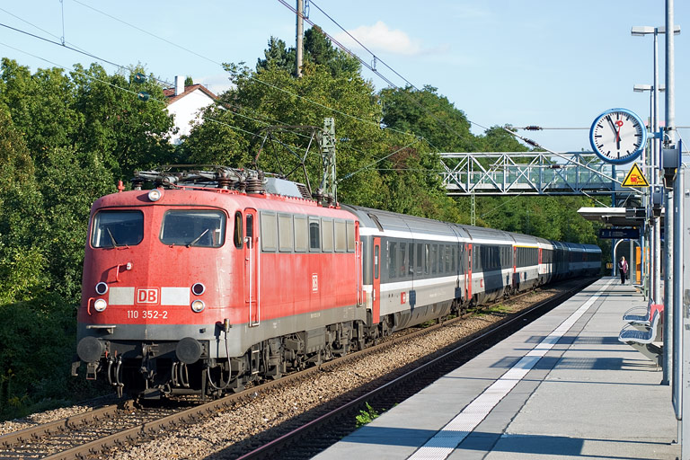 110 352 mit IC 184 bei km 14,2 (September 2010)