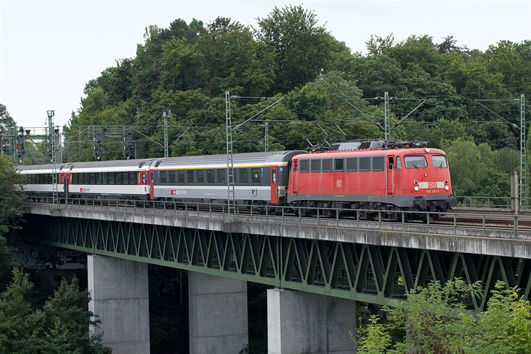 110 352 mit IC 184 bei km 14,6 (August 2010)