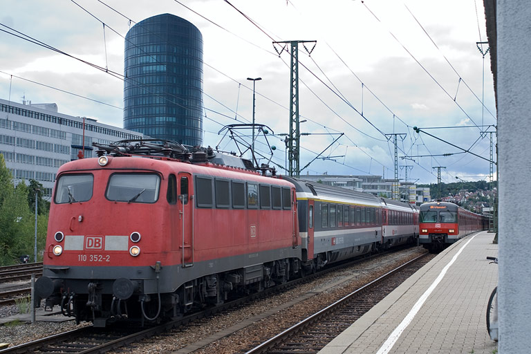 110 352 mit IC 186 bei km 15,6 (August 2010)