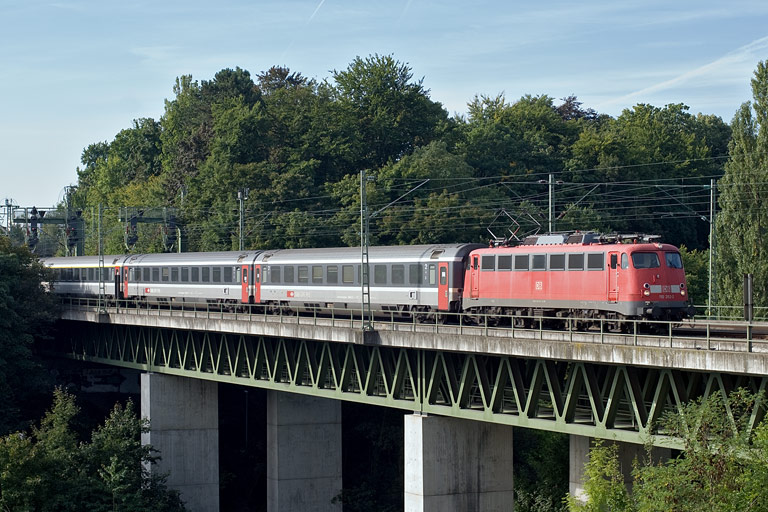 110 352 mit IC 284 bei km 14,6 (September 2010)