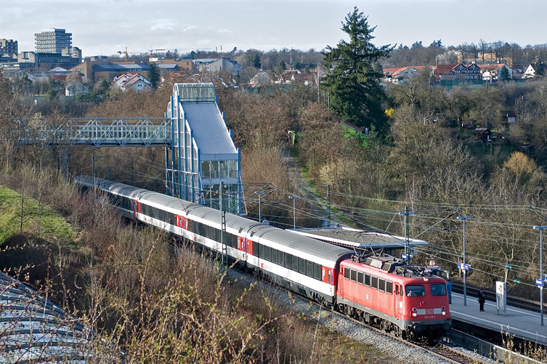 110 418 mit IC 283 bei km 14,2 (M&auml;rz 2010)