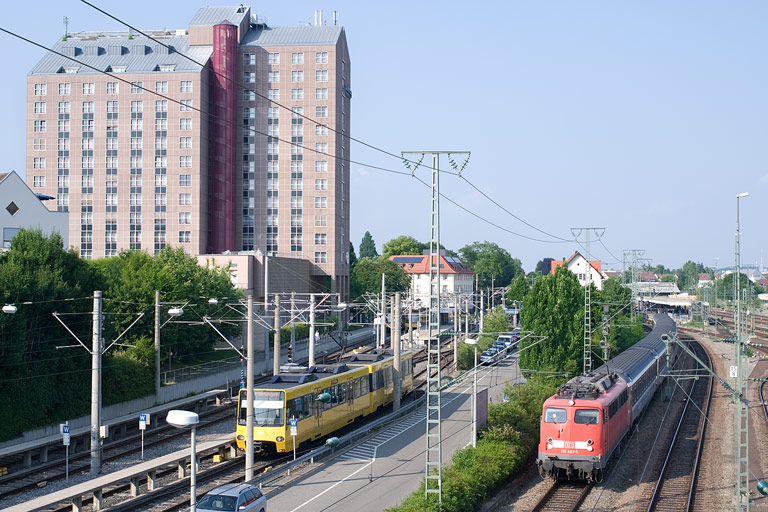110 483 mit IC 283 bei km 15,8 (Juli 2010)