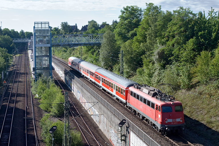 110 483 mit RE 76580 bei km 14,0 (August 2010)