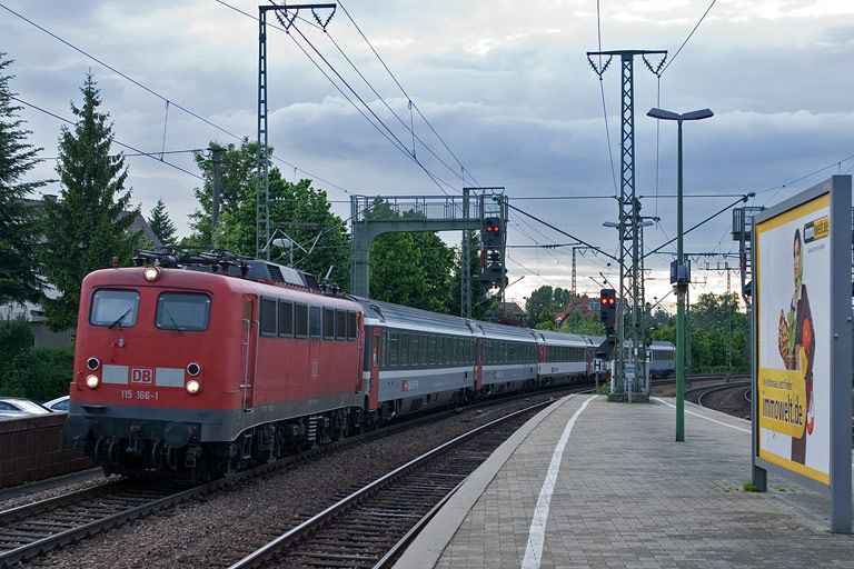 115 166 mit IC 285 bei km 16,6 (Mai 2010)