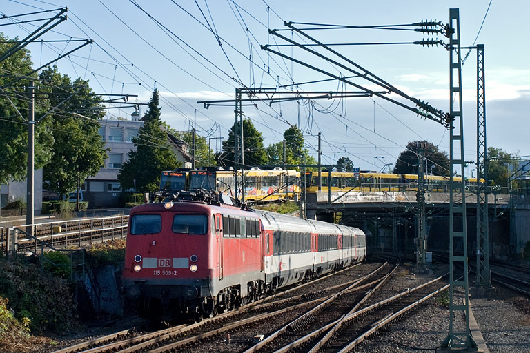 115 509 mit IC 181 bei km 15,4 (August 2010)