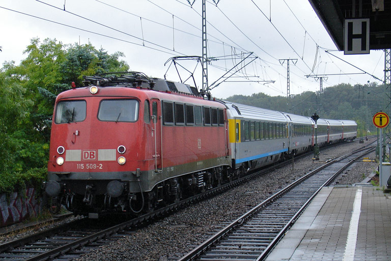 115 509 mit IC 282 bei km 16,8 (August 2010)