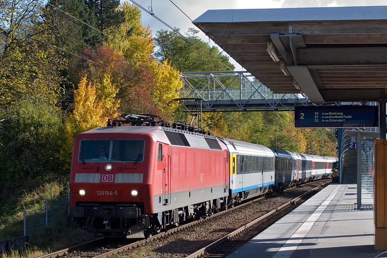 120 104 mit IC 280 bei km 14,2 (Oktober 2010)