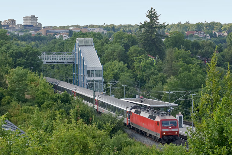 120 110 mit IC 283 bei km 14,2 (Juli 2010)