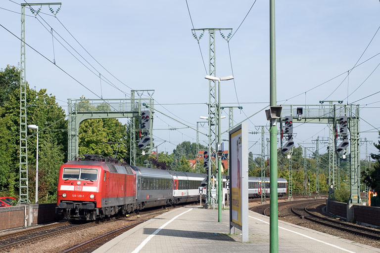 120 120 mit IC 183 bei km 16,6 (September 2010)