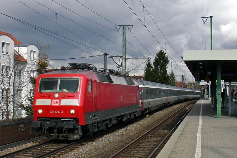 120 124 mit IC 183 bei km 16,8 (M&auml;rz 2010)