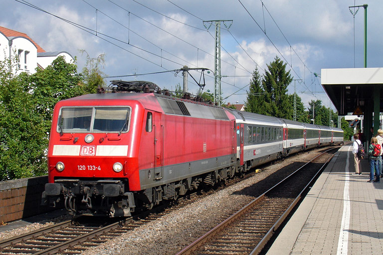 120 133 mit IC 281 bei km 16,8 (Juli 2010)