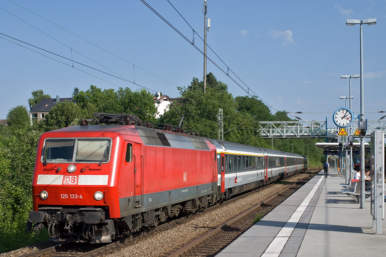 120 133 mit IC 184 bei km 14,2 (Juli 2010)