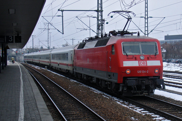 120 134 mit IC 2806 bei km 15,6 (Januar 2010)
