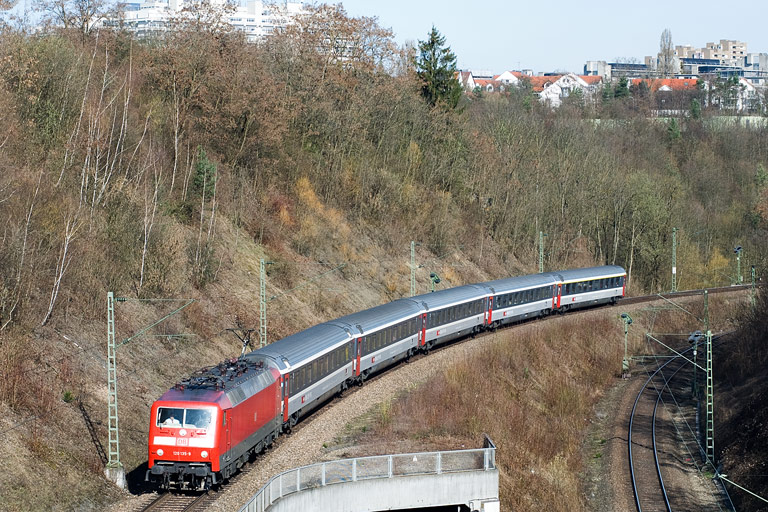 120 135 mit IC 183 bei km 13,8 (April 2010)