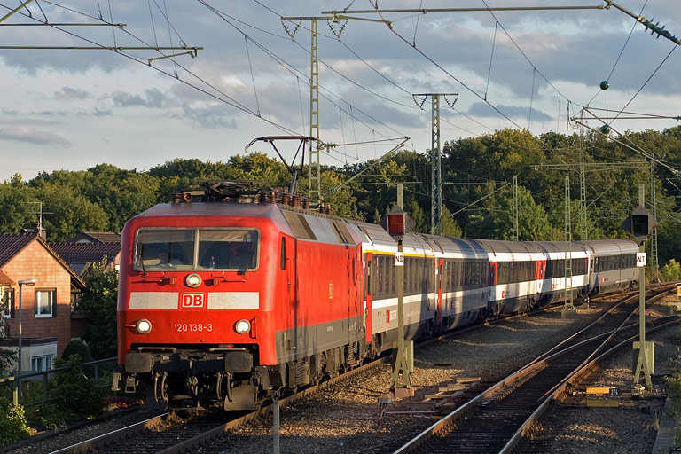 120 138 mit IC 184 bei km 16,8 (September 2010)
