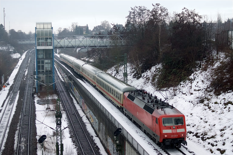 120 140 mit IC 2801 bei km 14,0 (Februar 2010)