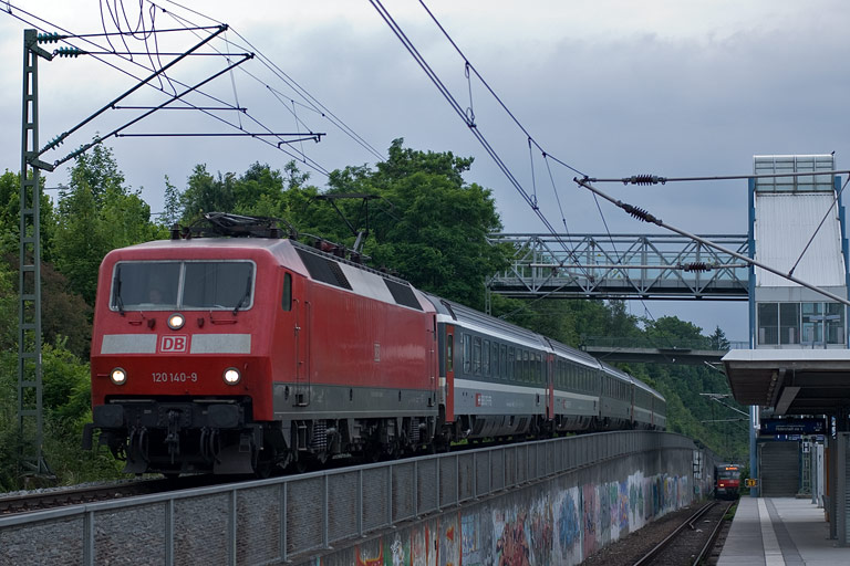120 140 mit IC 285 bei km 14,0 (Juni 2010)