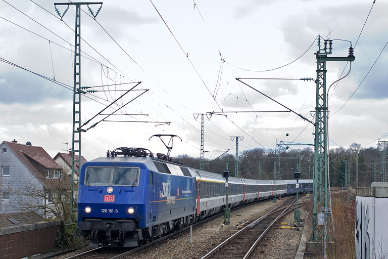 120 151 mit IC 280 bei km 16,8 (April 2010)