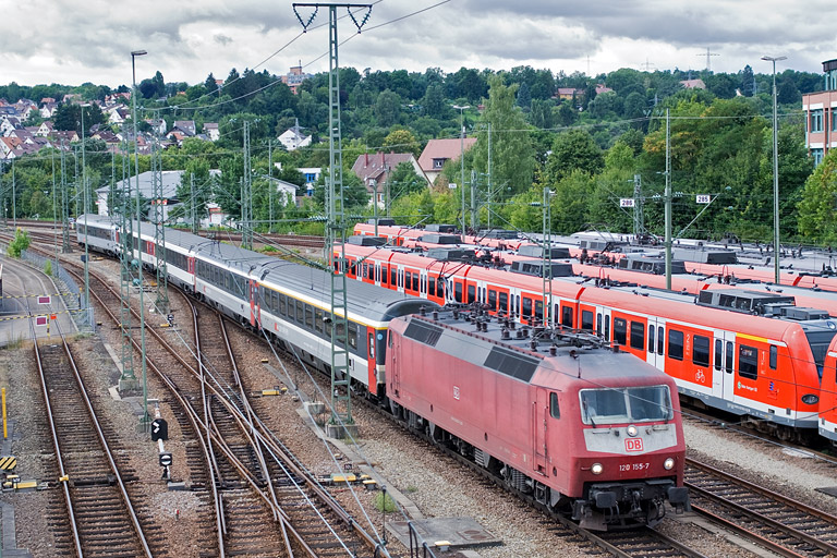 120 155 mit IC 282 bei km 16,0 (August 2010)