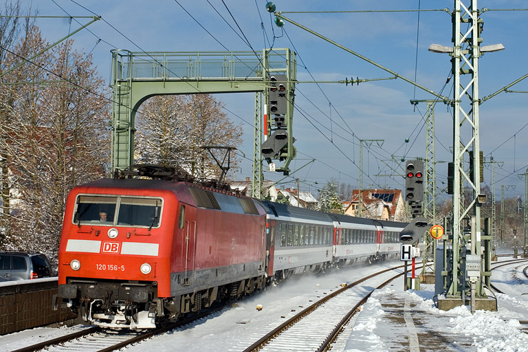 120 156 mit IC 183 bei km 16,6 (November 2010)