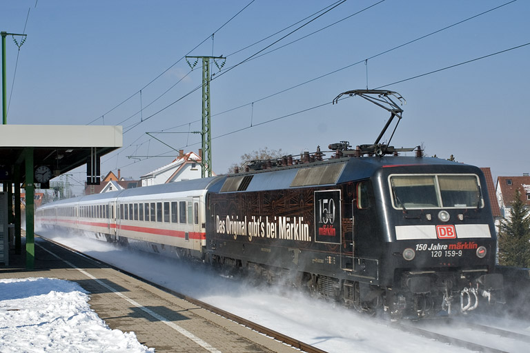 120 159 mit IC 2800 bei km 16,8 (M&auml;rz 2010)