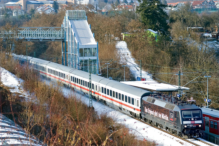 120 159 mit IC 2807 bei km 14,2 (M&auml;rz 2010)