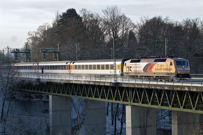 120 159 mit IC 284 bei km 14,6 (Dezember 2010)
