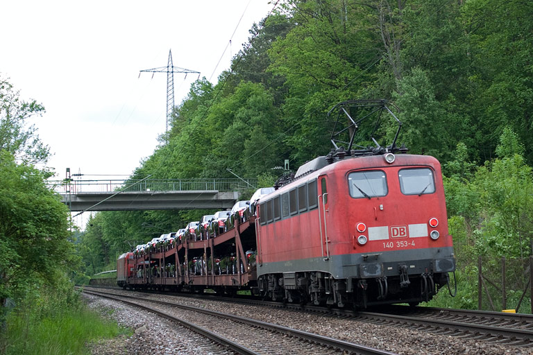 140 353 mit CSQ 60046 bei km 19,2 (Mai 2010)