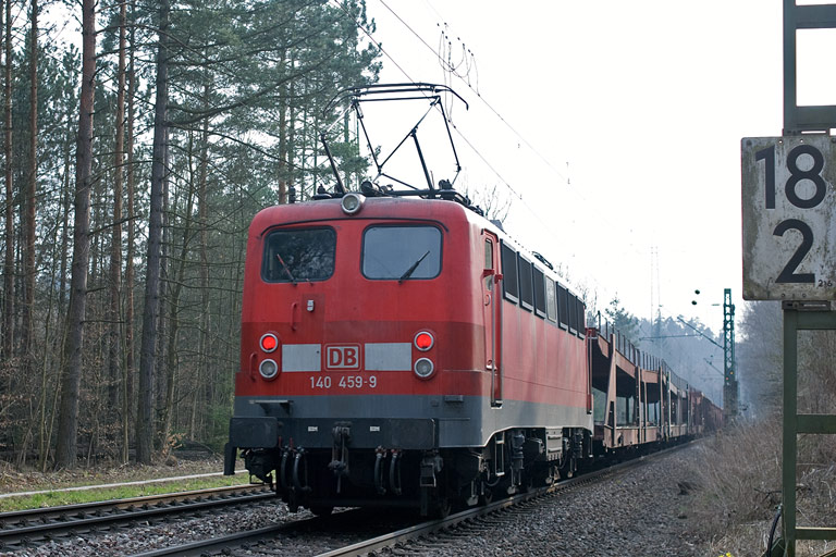 140 459 mit FZT 56173 bei km 18,2 (April 2010)