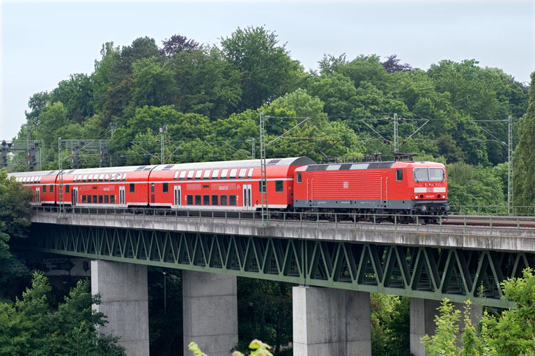 143 827 mit RE 19616 bei km 14,6 (Juni 2010)