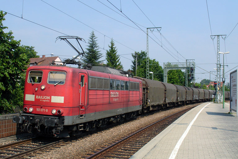 151 071 mit CS 49225 bei km 16,8 (Juni 2010)
