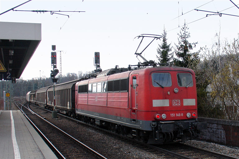 151 146 mit FE 44689 bei km 16,8 (M&auml;rz 2010)