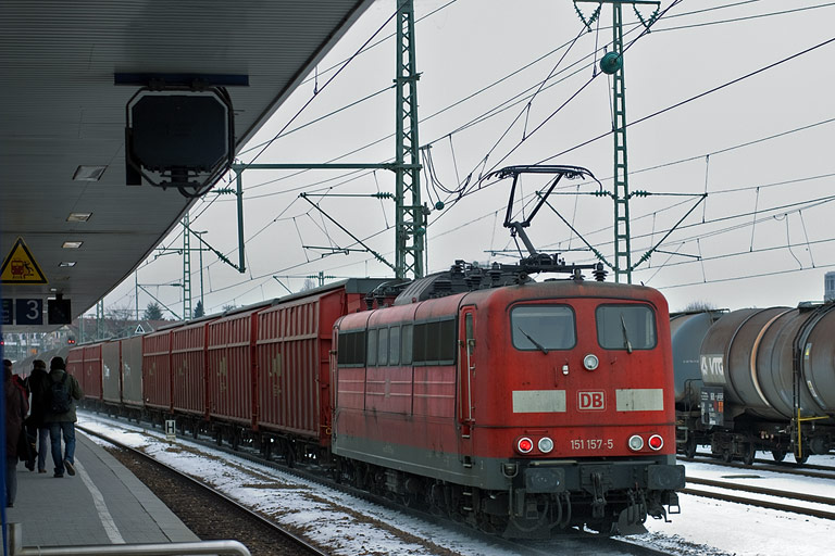 151 157 mit CSQ 60080 bei km 16,0 (M&auml;rz 2010)