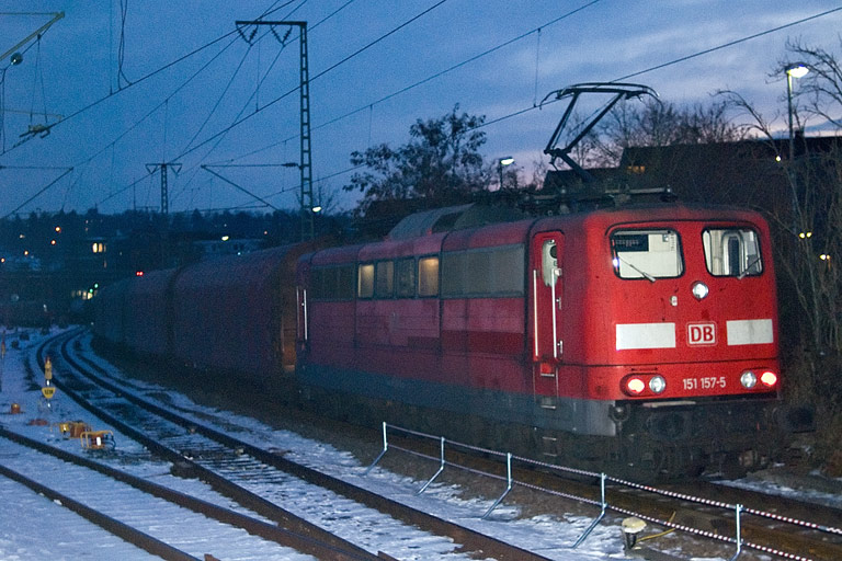 151 157 mit FE 44695 bei km 15,8 (M&auml;rz 2010)