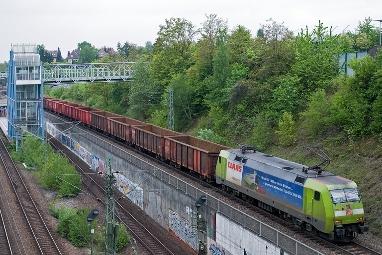152 005 mit FZT 56173 bei km 14,0 (Mai 2010)