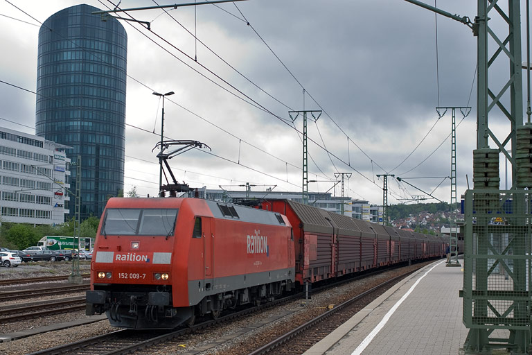 152 009 mit CSQ 60080 bei km 15,6 (Mai 2010)