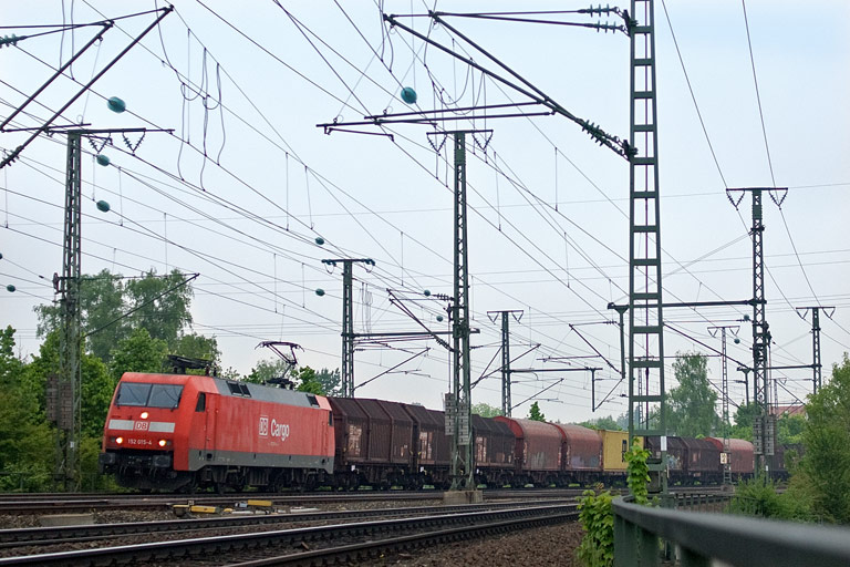152 015 mit FZT 56173 bei km 16,4 (Mai 2010)