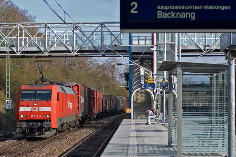 152 020 mit FZT 56166 bei km 14,2 (April 2010)